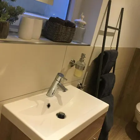 Schoene 2,5 In Stadtnaehe Mit Eigenem Hofgarten