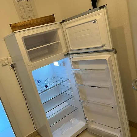 Schoene 2,5 In Stadtnaehe Mit Eigenem Hofgarten דירה *